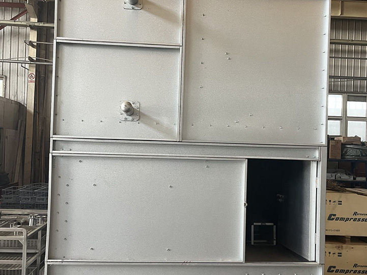 Cocurrent evaporative condenser