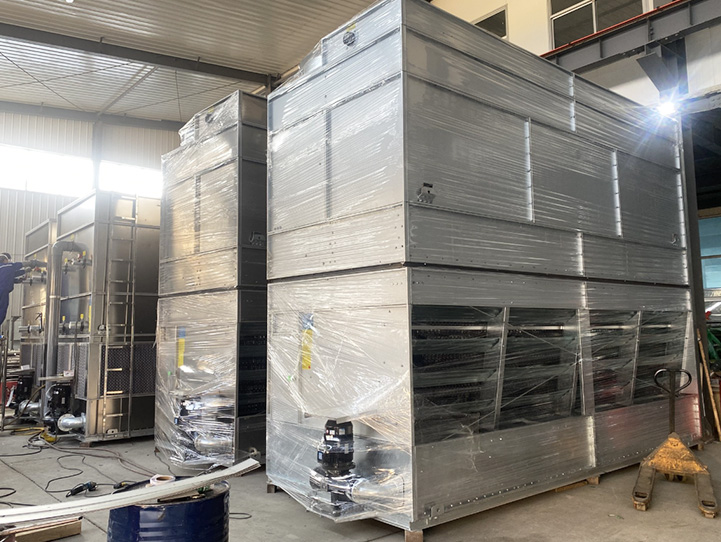Cocurrent evaporative condenser