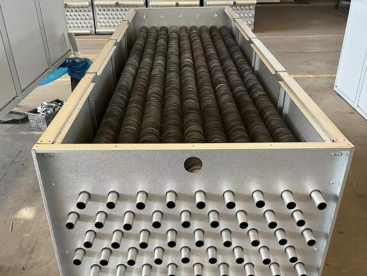 Floor-standing curved top cover side-blowing evaporator