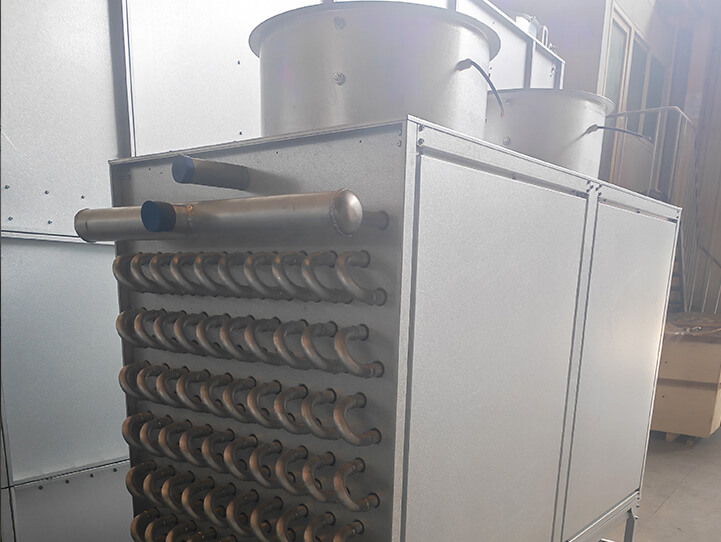 Floor-standing top-blowing evaporator