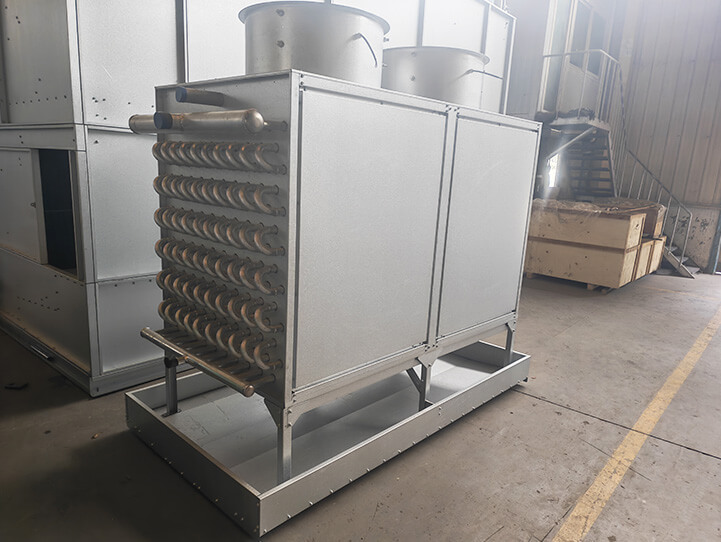 Floor-standing top-blowing evaporator