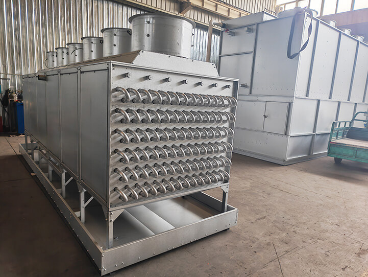 Floor-standing top-blowing evaporator