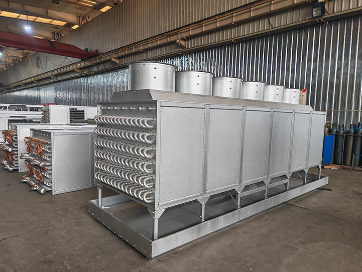 Floor-standing top-blowing evaporator