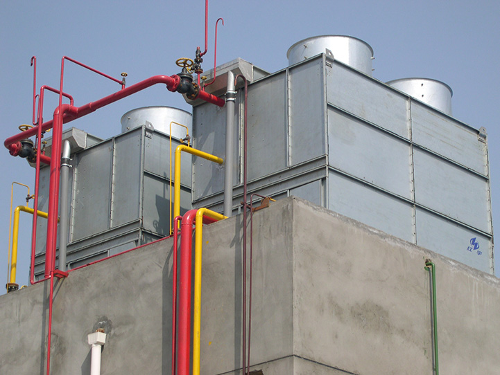 Countercurrent evaporative condenser